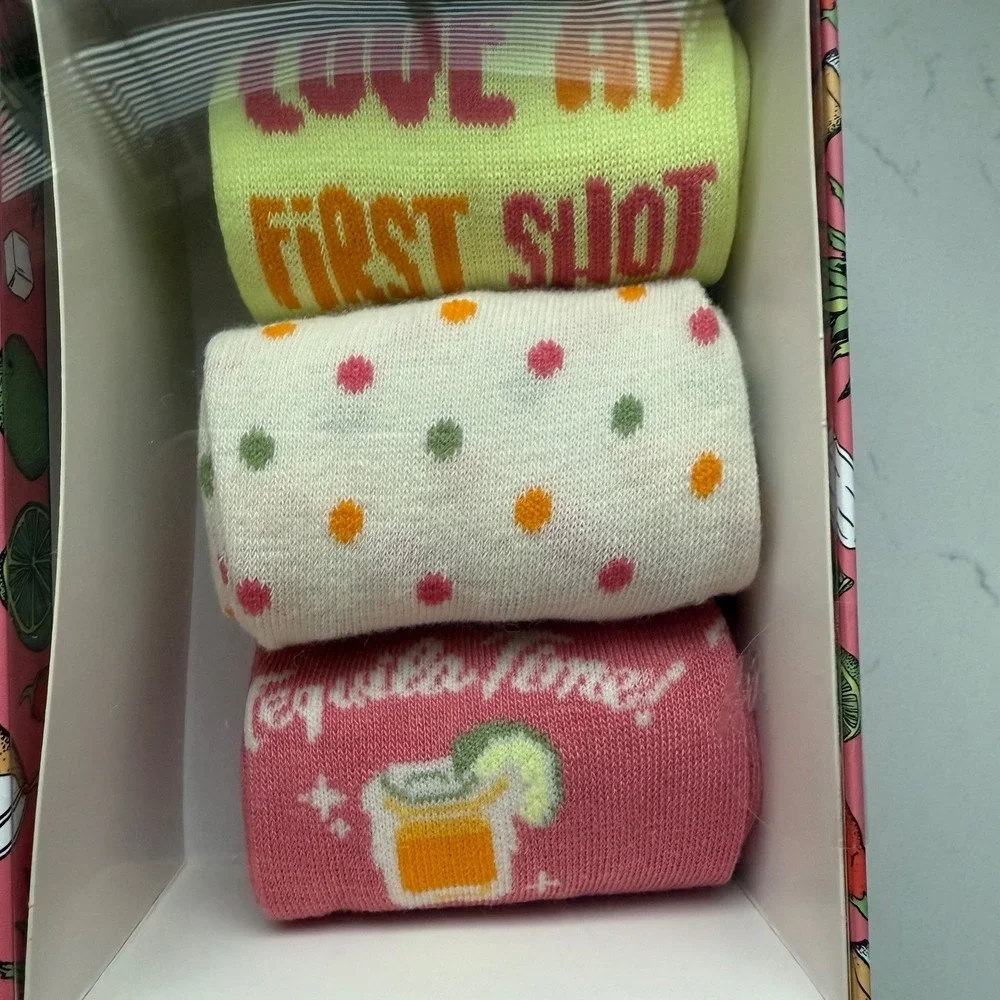 Picante Chica Tequila Gift Set 4 Pairs Socks Size 5-10 + 2-2oz Shot Glasses NWB‎